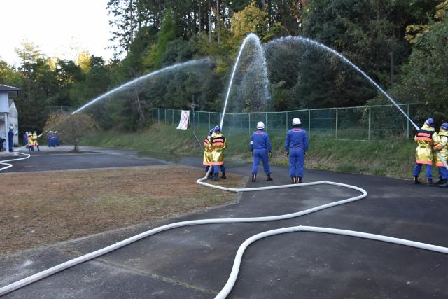 火災防ぎょ訓練（ブロック訓練）での放水活動状況の画像