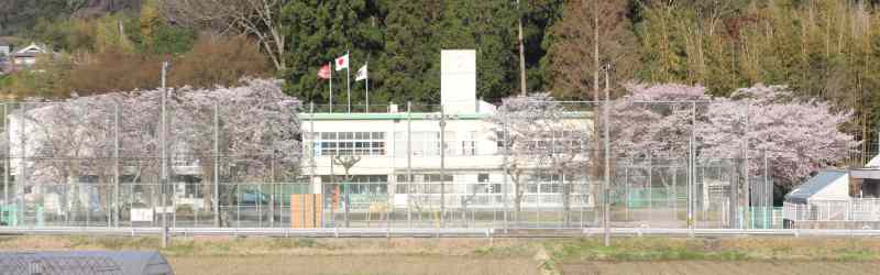 亀岡市立本梅小学校のタイトル画像