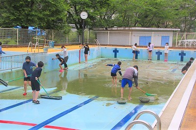 21年05月20日　プール清掃（5・6年）の画像2