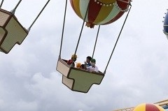 空飛ぶバルーンの画像