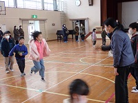 2年女児の跳躍の画像