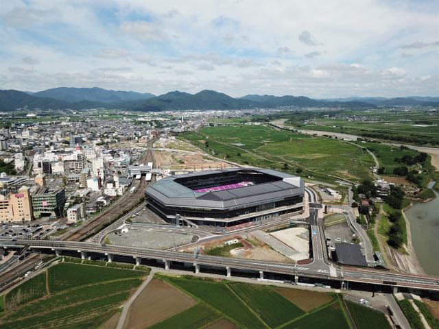 青空とスタジアムの画像1