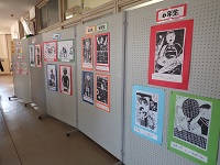 版画展示ブースの画像