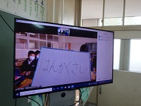 小木小学校からのメッセージを写す画像