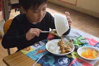 上手くカレーがご飯の上に入りましたの画像