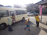 バス到着の画像