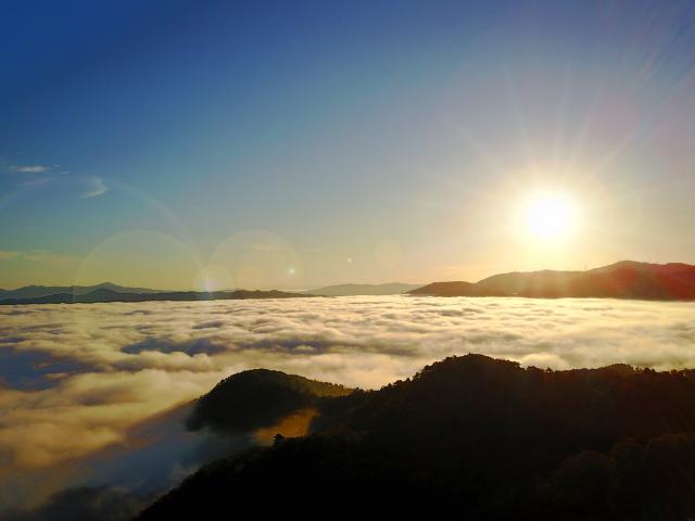 亀岡盆地に広がる雲海の画像