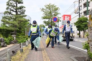 市役所前の清掃