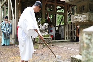 鋤く様の奉納の儀の画像