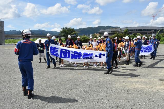 集団避難・応急手当訓練のようすの画像