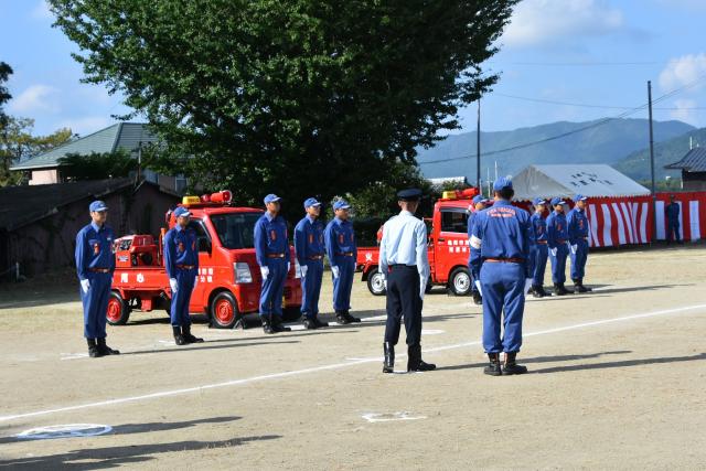 中井和寿亀岡市消防団長が車両や機械器具の整備状況を確認の画像
