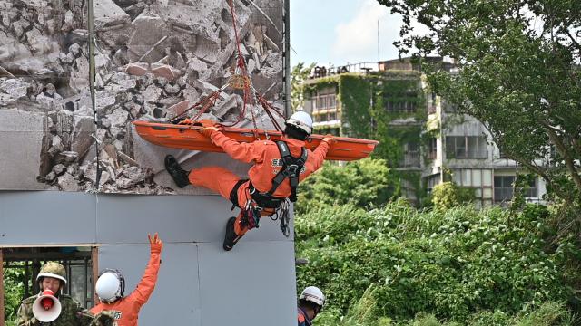 座屈ビル・倒壊建物救出訓練の画像3