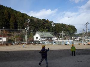 空に凧が見えるでしょうか？の画像