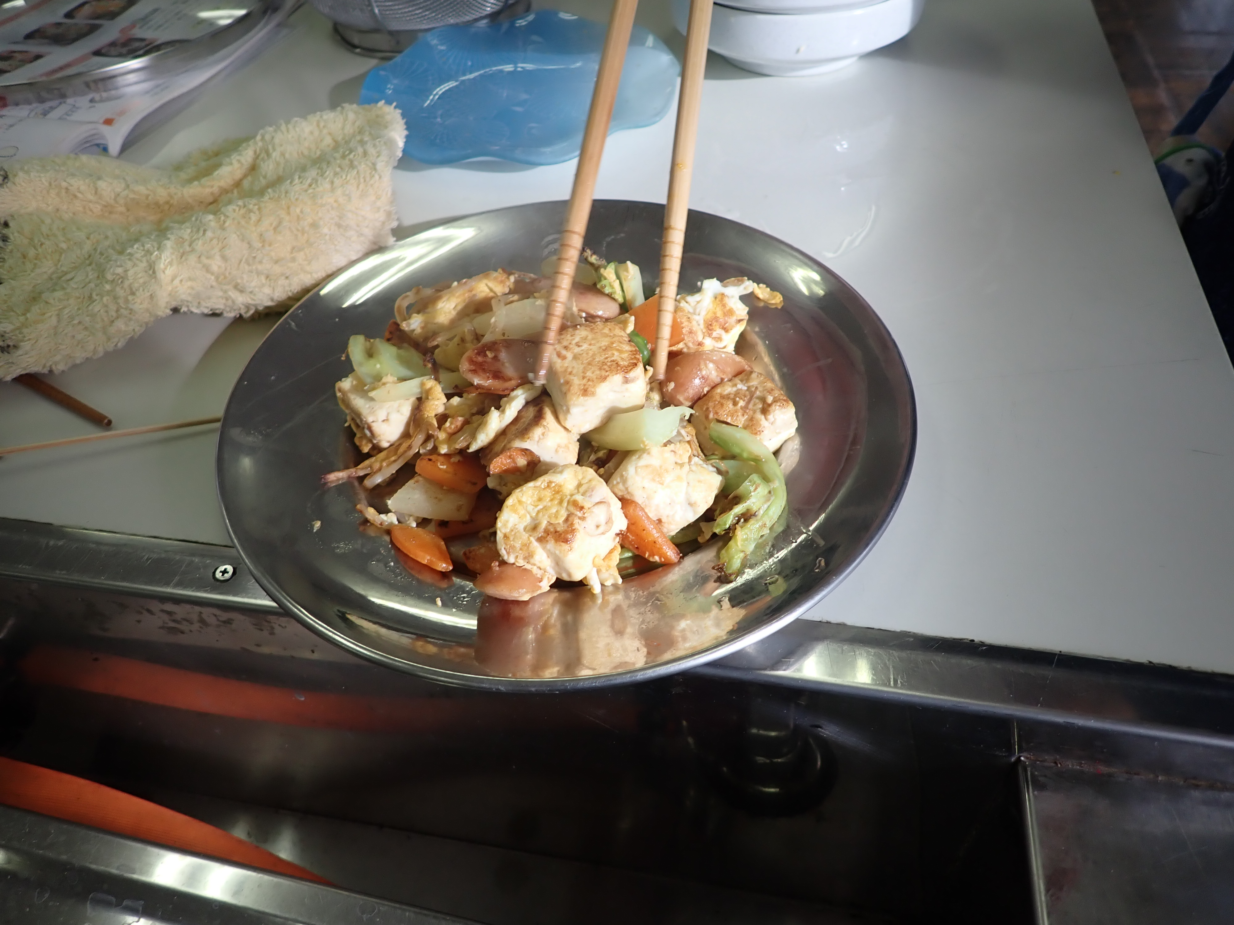 盛り付け完成の豆腐と野菜のチャンプルーの画像