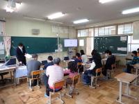 野外学習の説明会の画像