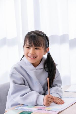 勉強をする子ども