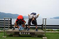 股覗きする児童2人の画像