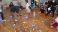 敷き詰められた魚の画像