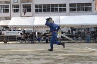 操法活動、ホースを持って走る消防分団員の画像
