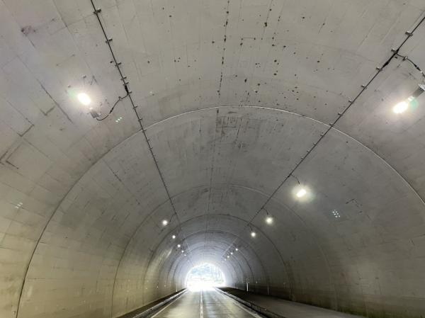 トンネルLED照明の写真