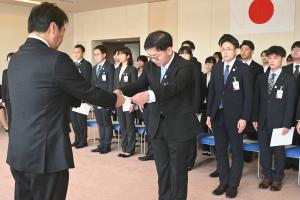 新規採用職員辞令交付１