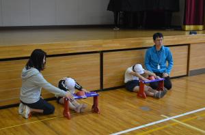 長座体前屈の様子
