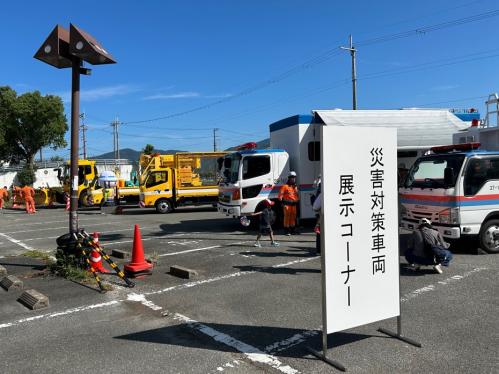 車両展示01