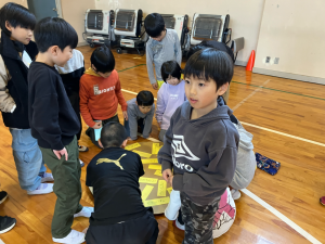 ５