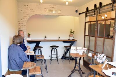 あたたかみある店内