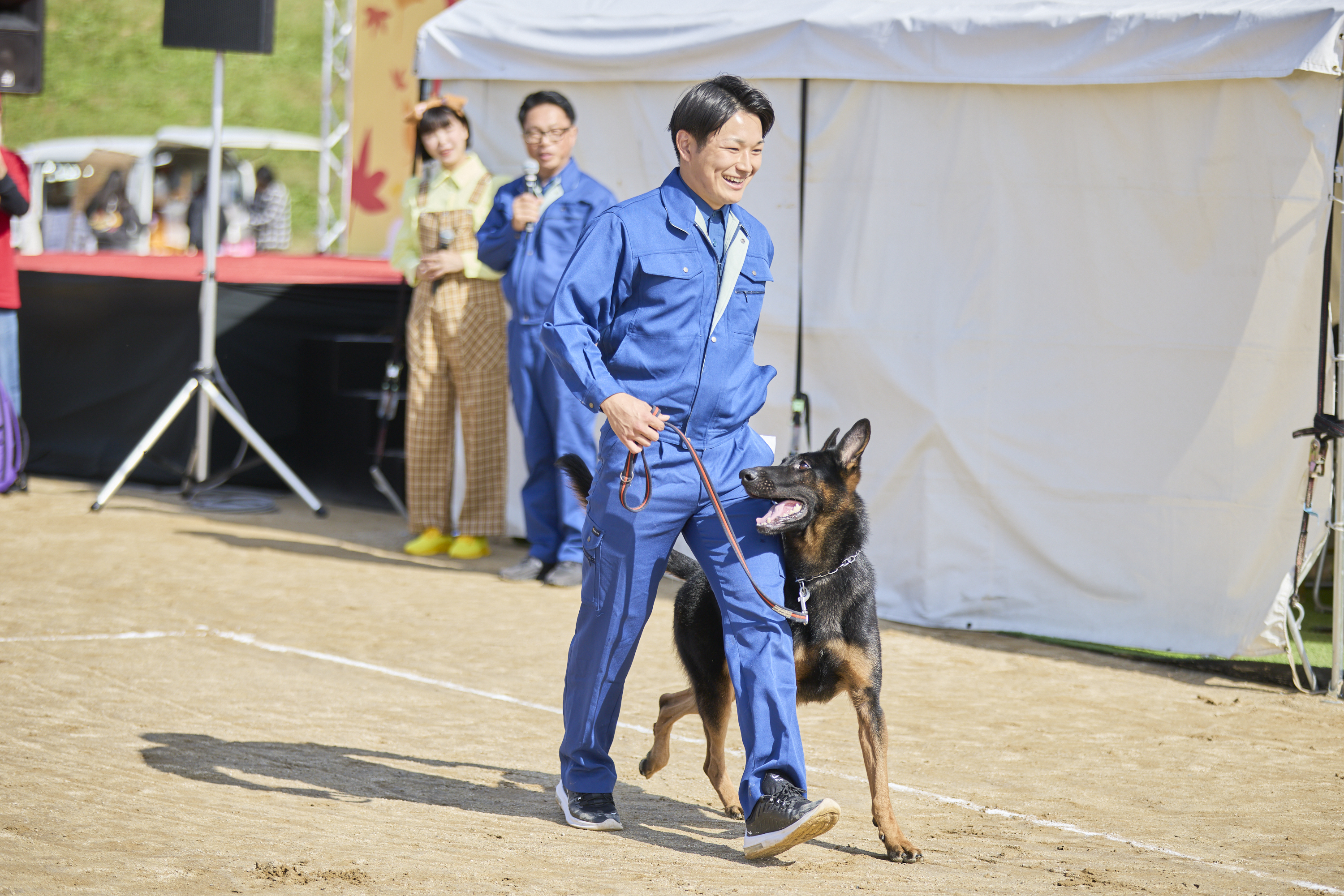 警察犬のデモンストレーション