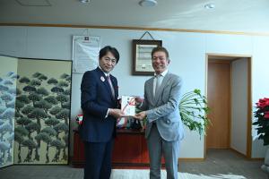 寄附贈呈式の様子