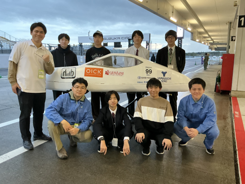 鈴鹿サーキットでの集合写真