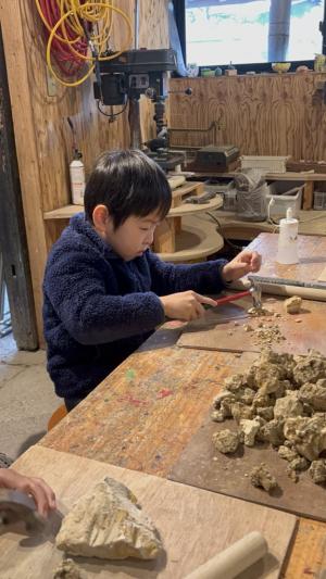 砕いている様子