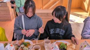 食事の様子親子