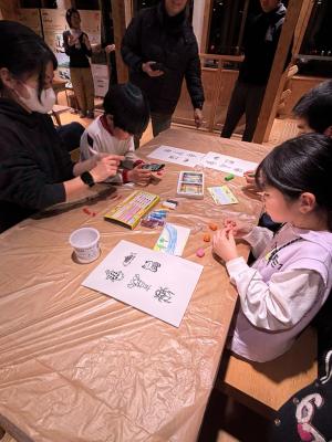 川を書いている様子