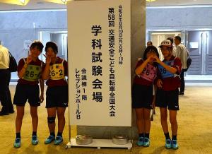 学科試験に挑むこどもたち