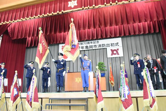 消防本部旗・消防団旗入場