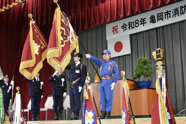 消防本部旗および消防団旗入場