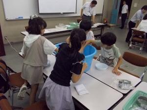 こぼれない水の実験01