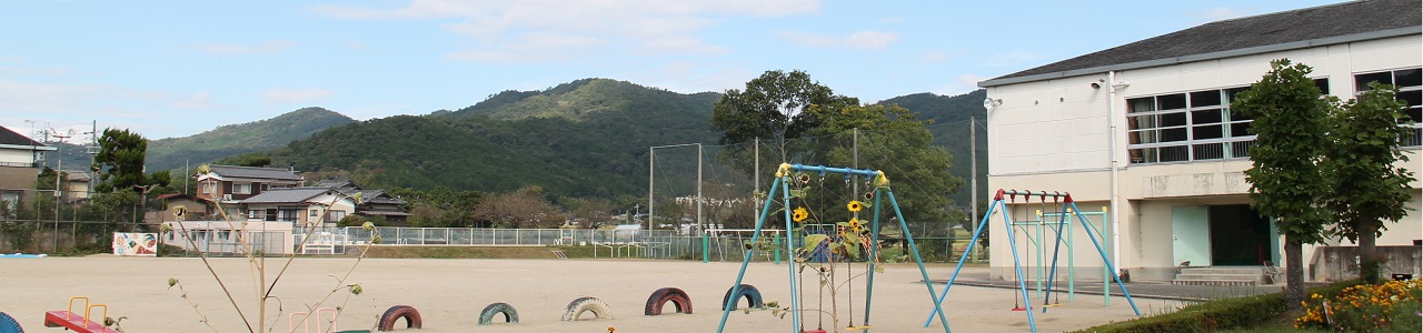 亀岡市立薭田野小学校のタイトル画像