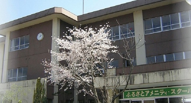 亀岡市立千代川小学校のタイトル画像